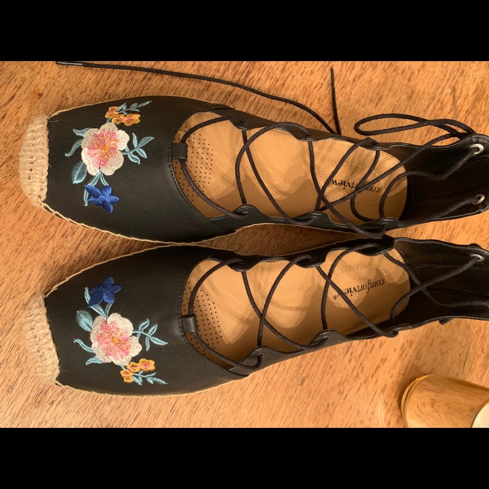 NWOB Comfortview black lace-up espadrilles sz 12